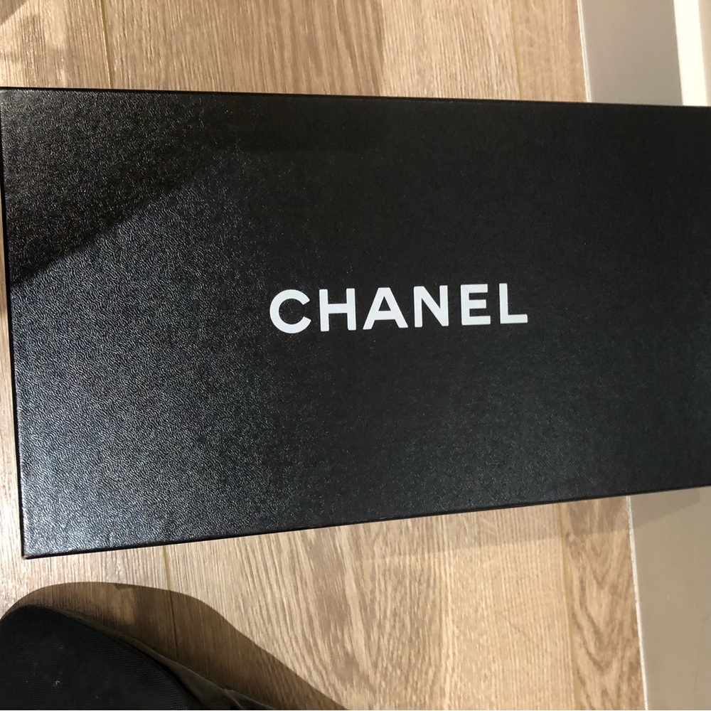 Chanel Black Patent Leather Pump - Picture 8 of 12